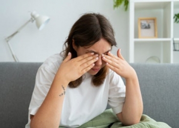 Jak rozpoznać, że Twoje oczy są przemęczone? 7 sygnałów ostrzegawczych