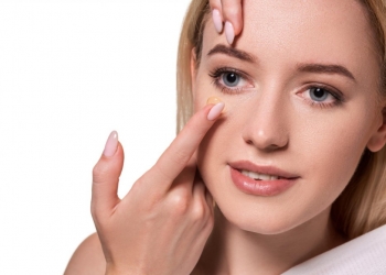 Soczewki a suche oczy zimą, jak chronić wzrok w sezonie grzewczym?